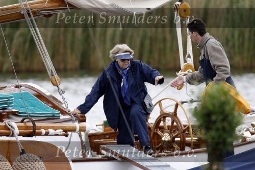 Muiden 28 mei 2006
Koningin Beatrix Prins Constantijn Prinses laurentien Prinses Eloise en Prins Claus Cazimir varen met de groen draeck.
Peter Smulders bv