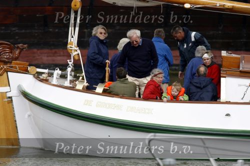 Muiden 28 mei 2006
Koningin Beatrix Prins Constantijn Prinses laurentien Prinses Eloise en Prins Claus Cazimir varen met de groen draeck.
Peter Smulders bv