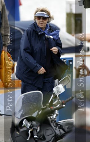 Muiden 28 mei 2006
Koningin Beatrix Prins Constantijn Prinses laurentien Prinses Eloise en Prins Claus Cazimir varen met de groen draeck.
Peter Smulders bv