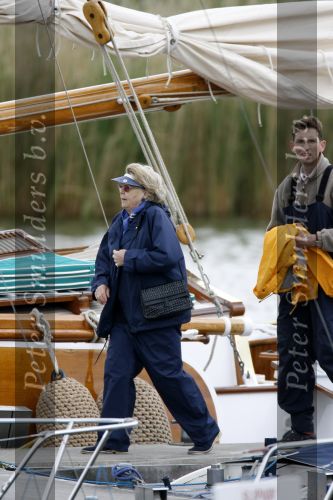 Muiden 28 mei 2006
Koningin Beatrix Prins Constantijn Prinses laurentien Prinses Eloise en Prins Claus Cazimir varen met de groen draeck.
Peter Smulders bv