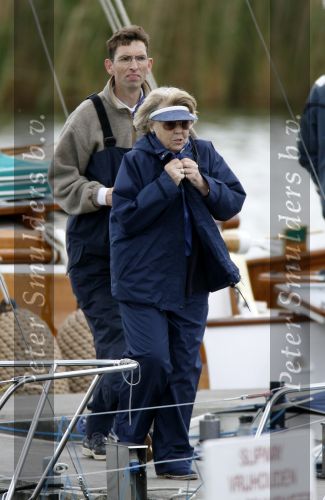 Muiden 28 mei 2006
Koningin Beatrix Prins Constantijn Prinses laurentien Prinses Eloise en Prins Claus Cazimir varen met de groen draeck.
Peter Smulders bv