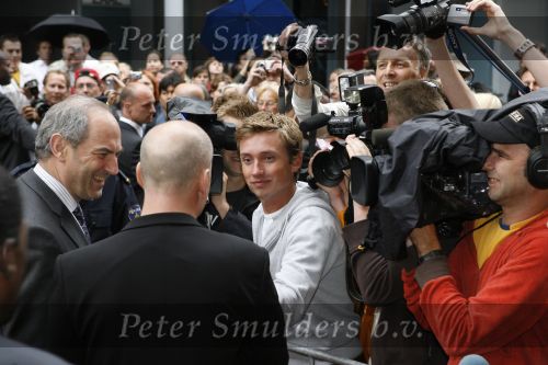 Amsterdam 26 juni 2006
Premiere over the edge in Tushinsky.
Bruce Willis  met Koos SBS
Peter Smulders bv