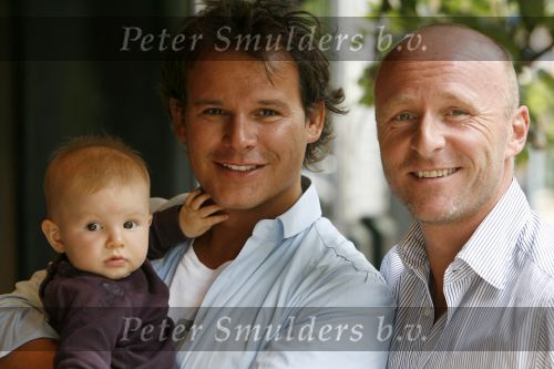 Amsterdam 13 augustus 2006
Leco v Zadelhoff met zijn vriend Rob en het dochtertje Robbie van zijn zus.
Peter Smulders bv
