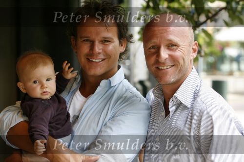 Amsterdam 13 augustus 2006
Leco v Zadelhoff met zijn vriend Rob en het dochtertje Robbie van zijn zus.
Peter Smulders bv