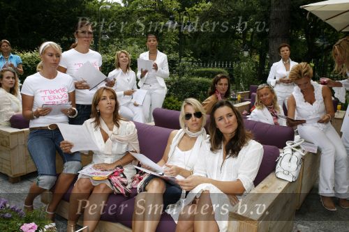 Wassenaar 19 juni 2006
Beau Monde rally met cabrio\'
Vivian Reys   Ellemieke Vermolen Nada v Nie en Lieke v Lexmond
Peter Smulders bv