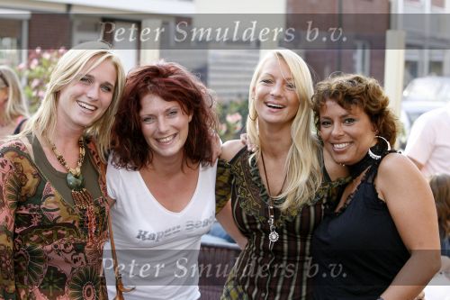 Aalsmeer 18 augustus 2006
Borrel voor oud big brother bewoners.
Ingrid BB Chantal BB en linda BB