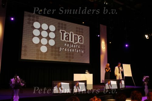 Hilversum 24 juli 2006
Najaarspresentatie van talpa.
Linda de Mol met Beau v Erven Dorens