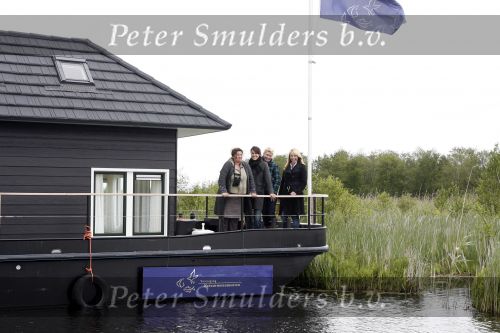 Muiderberg 31 mei 2006
Linda de Mol, Annette Malherbe Tjitske Reidinga  en Susan Visser  (Gooische vrouwen)op woonark in natuurreservaat Naardermeer tegen aanleg A6
Peter Smulders bv