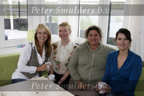 Muiderberg 31 mei 2006
Linda de Mol, Annette Malherbe Tjitske Reidinga  en Susan Visser  (Gooische vrouwen)op woonark in natuurreservaat Naardermeer tegen aanleg A6
Peter Smulders bv