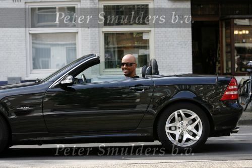 Amsterdam 16 augustus 2006
maik de Boer in zijn mercedes cabrio