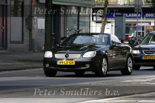 Amsterdam 16 augustus 2006
maik de Boer in zijn mercedes cabrio