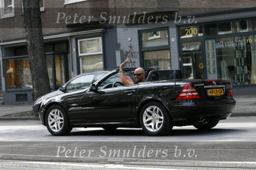 Amsterdam 16 augustus 2006
maik de Boer in zijn mercedes cabrio