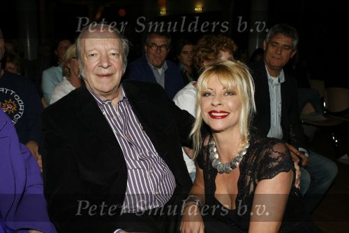 Amsterdam 31 mei 2006
Presentatie cd  box Ramses Shaffy in de rode hoed.
Manuela Kemp  en Ramses
Peter Smulders bv