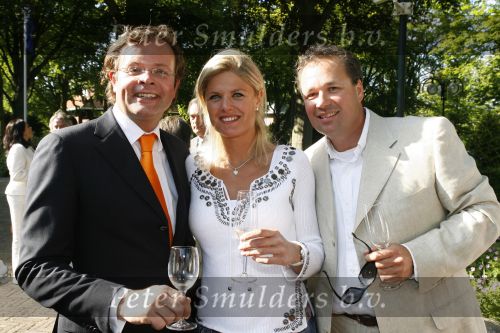 Wassenaar 6 juni 2006
Auberge de Kievit gekozen tot terras van het jaar door talkies.
Chris Luken met Marc Brouwers
Peter Smulders bv
