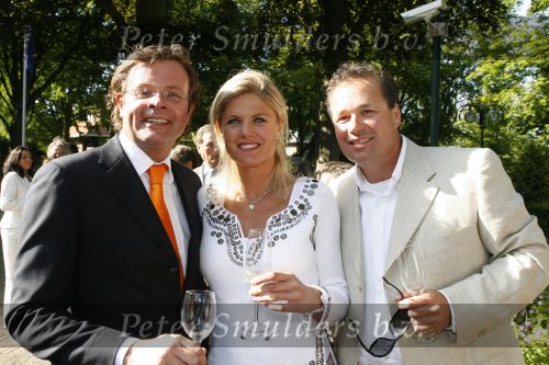 Wassenaar 6 juni 2006
Auberge de Kievit gekozen tot terras van het jaar door talkies.
Chris Luken met Marc Brouwers
Peter Smulders bv