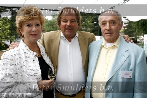 Amsterdam 14 juni 2006
Haringparty wegener en het Hilton.
Marcel koster met vrouw en Jan v Dooren
Peter Smulders bv