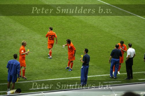 Frankfurt 21 juni 2006
Nederland tegen argentinie op wk 2006 in duitsland.
Rafael v d Vaart Dirk Kuyt Philip Cocu Leo Echteld en Marco v Basten