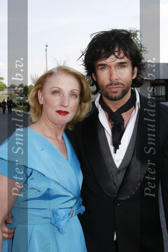 Hilversum 14 mei 2006
Coiffure awards in studio 21.
Mari v d Ven met een vriendin
Peer Smulders bv