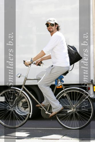 AMSTERDAM 18 juli 2006
Mari v d Ven op de fiets in amsterdam