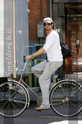 AMSTERDAM 18 juli 2006
Mari v d Ven op de fiets in amsterdam