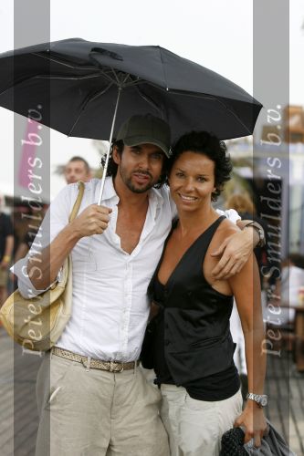Bloemendaag 22 juli 2006
Optreden Hudson 5 met als zanger Chris Zegers bij Woodstock.
Mari v d Ven en Dyanne Beekman
Peter Smulders bv