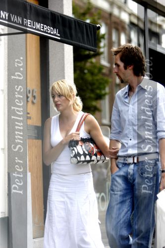 Amsterdam 31 juli 2006
Marianne Timmer met een vriend  winkelend op de pc hooftstraat.