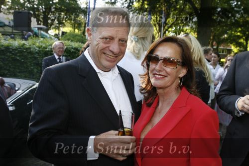 Wassenaar 6 juni 2006
Auberge de Kievit gekozen tot terras van het jaar door talkies.
Mariet v Mill en Wim Zegwaard
Peter Smulders bv