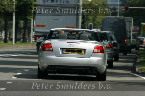 Amsterdam 16 augustus 2006
Mariska Hulscher met haar ex man Bert en hun kinderen.