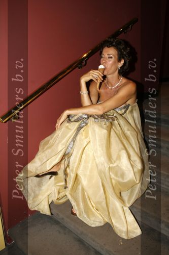 Amsterdam 15 juli 2006
Premiere Rembrandt in Carre.
Marjolein keuning met ijsje
