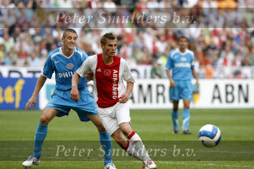 Amsterdam 13 augustus 2006
AJAX-PSV 3-1 om de Johan Cruyffschaal in de arena.
Timmy Simons en Markus Rosenberg
Peter Smulders bv