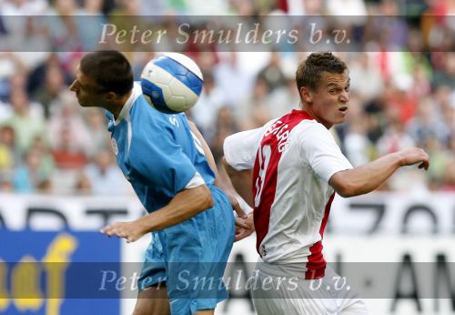 Amsterdam 13 augustus 2006
AJAX-PSV 3-1 om de Johan Cruyffschaal in de arena.
Timmy Simons en Markus Rosenberg
Peter Smulders bv