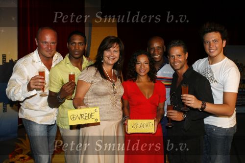 Amsterdam 19 juli 2006
Perspresentatie the Wiz in focus studios.
Danny de Munk Danny Yanga Jamai Looman Jeroen Phaff Jerrel Houtsnee   Nurlaila Mathilde Santing Marjolein Touw en Sophia Wezer