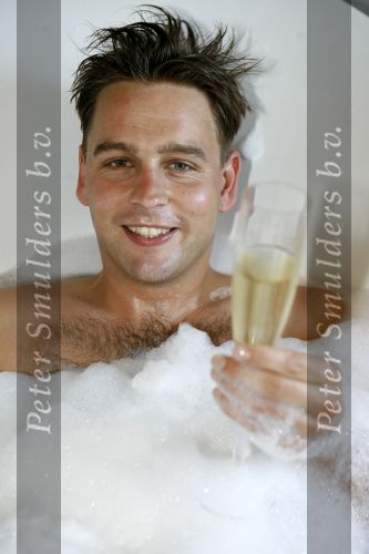 Nigtevecht 19 juli 2006
Matthijs Albers in bad voor de rubriek Soap & zo in story.