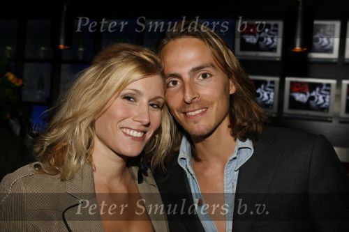 Amsterdam 27 juni 2006
Feest Nokia in de escape.
Maud idols met vriend
Peter Smulders bv