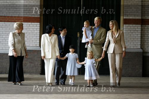 Apeldoorn 18 augustus 2006
Fotosessie Koningin Beatrix met Maxima Prins Willem Alexandert Amalia Alexia en de keizerlijke hoogheden van Japan Prins Naruhito Prinses Masako en prinses Aiko op paleis het Loo.