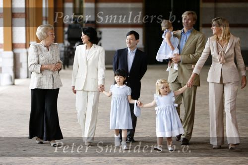 Apeldoorn 18 augustus 2006
Fotosessie Koningin Beatrix met Maxima Prins Willem Alexandert Amalia Alexia en de keizerlijke hoogheden van Japan Prins Naruhito Prinses Masako en prinses Aiko op paleis het Loo.