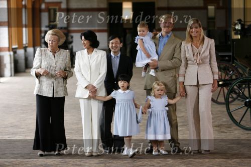 Apeldoorn 18 augustus 2006
Fotosessie Koningin Beatrix met Maxima Prins Willem Alexandert Amalia Alexia en de keizerlijke hoogheden van Japan Prins Naruhito Prinses Masako en prinses Aiko op paleis het Loo.