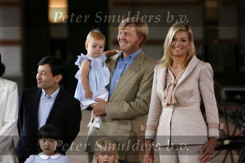 Apeldoorn 18 augustus 2006
Fotosessie Koningin Beatrix met Maxima Prins Willem Alexandert Amalia Alexia en de keizerlijke hoogheden van Japan Prins Naruhito Prinses Masako en prinses Aiko op paleis het Loo.