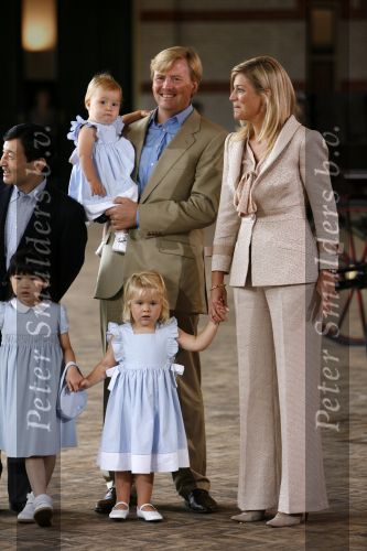 Apeldoorn 18 augustus 2006
Fotosessie Koningin Beatrix met Maxima Prins Willem Alexandert Amalia Alexia en de keizerlijke hoogheden van Japan Prins Naruhito Prinses Masako en prinses Aiko op paleis het Loo.