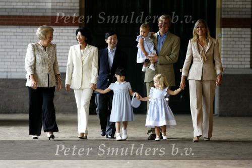 Apeldoorn 18 augustus 2006
Fotosessie Koningin Beatrix met Maxima Prins Willem Alexandert Amalia Alexia en de keizerlijke hoogheden van Japan Prins Naruhito Prinses Masako en prinses Aiko op paleis het Loo.