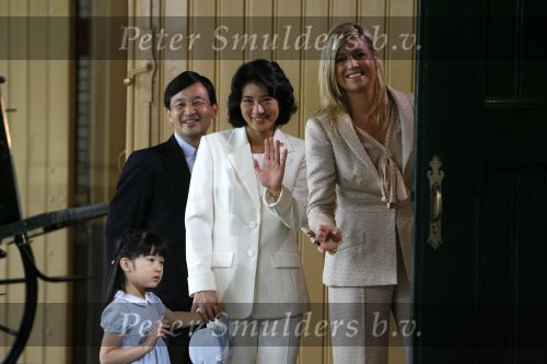 Apeldoorn 18 augustus 2006
Fotosessie Koningin Beatrix Prins Willem Alexander Maxima Amalia Alexia en hunne keizerlijke hoogheden Prins Naruhito prinses Masako en Prinses Aiko van japan op paleis het Loo