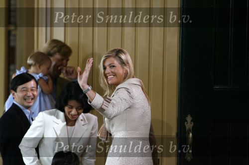 Apeldoorn 18 augustus 2006
Fotosessie Koningin Beatrix Prins Willem Alexander Maxima Amalia Alexia en hunne keizerlijke hoogheden Prins Naruhito prinses Masako en Prinses Aiko van japan op paleis het Loo