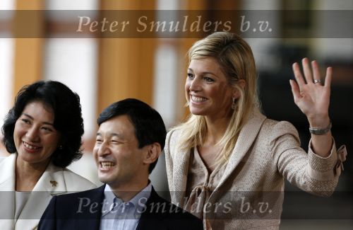 Apeldoorn 18 augustus 2006
Fotosessie Koningin Beatrix met Maxima Prins Willem Alexander Amalia Alexia en zijne keizerlijke hoogheden van japan Prins Naruhito Prinses Masako en hun dochtertje Aiko bij paleis het Loo.
