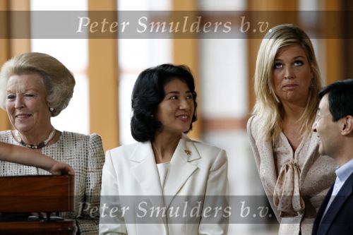 Apeldoorn 18 augustus 2006
Fotosessie Koningin Beatrix met Maxima Prins Willem Alexander Amalia Alexia en zijne keizerlijke hoogheden van japan Prins Naruhito Prinses Masako en hun dochtertje Aiko bij paleis het Loo.