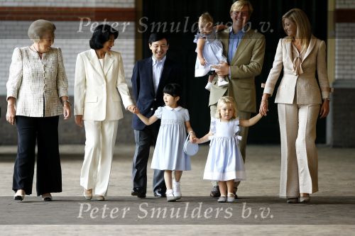 Apeldoorn 18 augustus 2006
Fotosessie Koningin Beatrix met Maxima Prins Willem Alexandert Amalia Alexia en de keizerlijke hoogheden van Japan Prins Naruhito Prinses Masako en prinses Aiko op paleis het Loo.