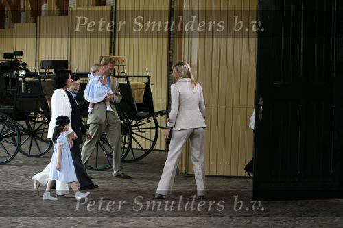 Apeldoorn 18 augustus 2006
Fotosessie Koningin Beatrix Prins Willem Alexander Maxima Amalia Alexia en hunne keizerlijke hoogheden Prins Naruhito prinses Masako en Prinses Aiko van japan op paleis het Loo