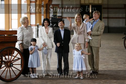 Apeldoorn 18 augustus 2006
Fotosessie Koningin Beatrix met Maxima Prins Willem Alexandert Amalia Alexia en de keizerlijke hoogheden van Japan Prins Naruhito Prinses Masako en prinses Aiko op paleis het Loo.