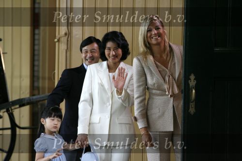 Apeldoorn 18 augustus 2006
Fotosessie Koningin Beatrix Prins Willem Alexander Maxima Amalia Alexia en hunne keizerlijke hoogheden Prins Naruhito prinses Masako en Prinses Aiko van japan op paleis het Loo