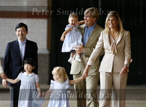 Apeldoorn 18 augustus 2006
Fotosessie Koningin Beatrix met Maxima Prins Willem Alexandert Amalia Alexia en de keizerlijke hoogheden van Japan Prins Naruhito Prinses Masako en prinses Aiko op paleis het Loo.