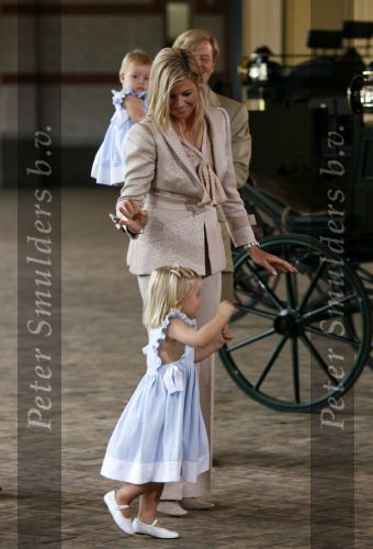 Apeldoorn 18 augustus 2006
Fotosessie Koningin Beatrix Prins Willem Alexander Maxima Amalia Alexia en hunne keizerlijke hoogheden Prins Naruhito prinses Masako en Prinses Aiko van japan op paleis het Loo